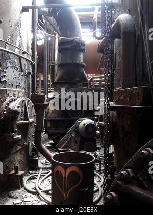 L'intérieur de l'usine d'acier abandonnés Banque D'Images