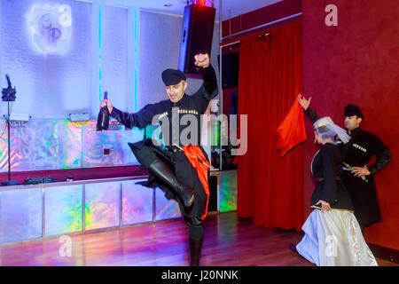 01 avril 2017 New York NY USA : une danse danseurs géorgiens folklore dance show sur scène danses nationales géorgiennes Banque D'Images