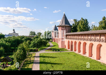 Le monastère de Saint Sauveur Euthymius est entourée de murs avec une longueur de 1200 m, construit au 17ème siècle. Mur avec 12 tours, meurtrières et Banque D'Images