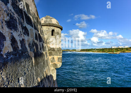 Le fort espagnol, Torreon de Cojimar, dans Cohimar, Cuba. Cojimar est un petit village de pêcheurs à l'est de La Havane. Il a été une inspiration pour Ernest Hemingway' Banque D'Images