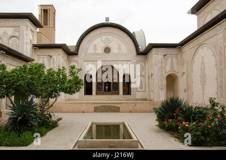 Tabātabāei maison historique construite au début des années 1880 pour la famille Tabatabaei au sein riches. Maison a été conçu par le célèbre architecte Ustad Ali Maryam. Banque D'Images