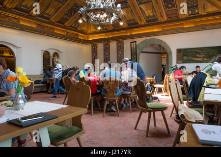 La Brasserie Forst Restaurant est situé le long de la route menant à la Val Venosta, Merano, Bolzano, Italie du nord. Banque D'Images