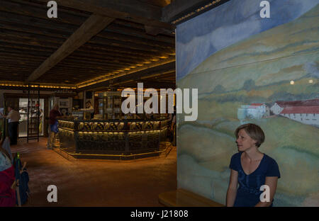 La Brasserie Forst Restaurant est situé le long de la route menant à la Val Venosta, Merano, Bolzano, Italie du nord. Banque D'Images