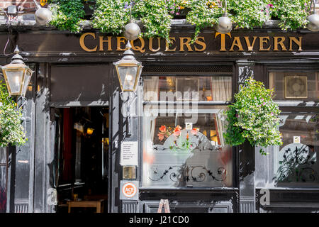 Chequers Tavern, un pub local à Londres, Angleterre, RU Banque D'Images