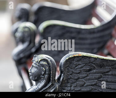 Détail image d'un banc public à Londres, Angleterre, RU Banque D'Images