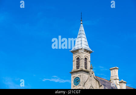 Forte sur un bâtiment avec une horloge à Londres, Angleterre, RU Banque D'Images