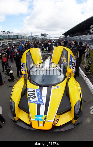 Nuerburg, Allemagne. Apr 23, 2017. Le CGS003C de l'équipe Traum Motorsport, photographiés avant le début la course de qualification pour l'ADAC Zurich course de 24 heures à la piste de course du Nurburgring en Allemagne, Nuerburg, 23 avril 2017. Photo : Thomas Frey/dpa/Alamy Live News Banque D'Images