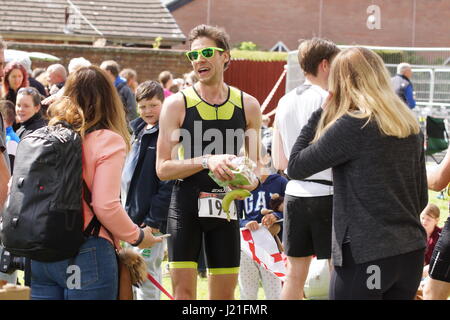 Boofzheim, Wrexham, Royaume-Uni. 23 avril, 2017. Le week-end le temps était parfait pour les triathlètes de tout le nord ouest de la concurrence sur le triathlon annuel à Chirk organisé par le Club de triathlon Wrecsam. Photo : Alamy/Pimborough Live News. Banque D'Images