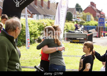 Boofzheim, Wrexham, Royaume-Uni. 23 avril, 2017. Le week-end le temps était parfait pour les triathlètes de tout le nord ouest de la concurrence sur le triathlon annuel à Chirk organisé par le Club de triathlon Wrecsam. Photo : Alamy/Pimborough Live News. Banque D'Images