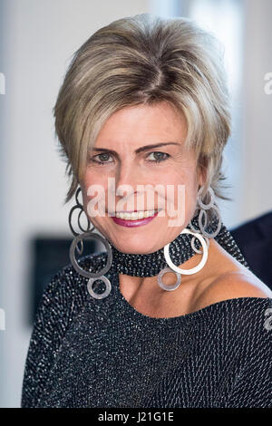 Le Prince Charles et la Princesse Laurentien assister à la remise des prix du World Press Photo dans Aant Muziekgebouw IJ à Amsterdam, Pays-Bas, 22 avril 2017. Lauréat de cette année est le Turc Burhan Ozbilici photographe AP avec sa photo gagnante l'assassinat de l'ambassadeur russe Andreï Karlov 19 Décembre à Ankara. Photo : Patrick van Katwijk Pays-bas OUT POINT DE VUE - PAS DE SERVICE DE FIL - Photo : Patrick van Katwijk/Dutch Photo Presse/dpa Banque D'Images