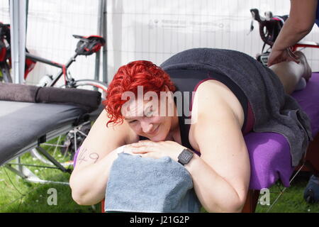 Boofzheim, Wrexham, Royaume-Uni. 23 avril, 2017. Le week-end le temps était parfait pour les triathlètes de tout le nord ouest de la concurrence sur le triathlon annuel à Chirk organisé par le Club de triathlon Wrecsam. Photo : Alamy/Pimborough Live News. Banque D'Images