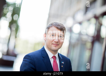 Cologne, Allemagne. Apr 23, 2017. Andre Poggenburg, membre du conseil exécutif de l'Alternative pour l'Allemagne (AfD) l'AfD et le chef de groupe parlementaire de l'état allemand de Saxe-Anhalt, vu à la convention nationale du parti à l'hôtel Maritim à Cologne, Allemagne, 23 avril 2017. Photo : Rolf Vennenbernd/dpa/Alamy Live News Banque D'Images
