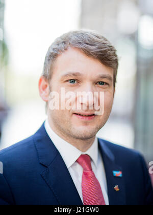 Cologne, Allemagne. Apr 23, 2017. Andre Poggenburg, membre du conseil exécutif de l'Alternative pour l'Allemagne (AfD) l'AfD et le chef de groupe parlementaire de l'état allemand de Saxe-Anhalt, vu à la convention nationale du parti à l'hôtel Maritim à Cologne, Allemagne, 23 avril 2017. Photo : Rolf Vennenbernd/dpa/Alamy Live News Banque D'Images