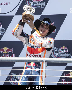 Austin, Texas, États-Unis. Apr 23, 2017. Repsol Honda Team Rider #  26 ''DANI PEDROSA'' célébrant son 3ème place win. Credit : Hoss Mcbain/ZUMA/Alamy Fil Live News Banque D'Images