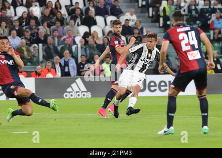 Turin, Italie. Apr 23, 2017. Paulo Dybala (Juventus) au cours de la série d'un match de football entre la Juventus FC et FC Juventus Stadium à Gênes le 23 avril 2017 à Turin, Italie. Credit : Massimiliano Ferraro/Alamy Live News Banque D'Images