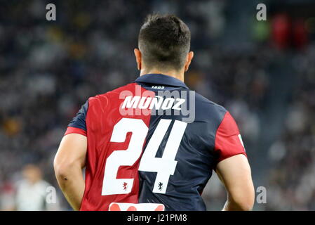 Turin, Italie. Apr 23, 2017. Ezequiel Munoz (Gênes FC) au cours de la serie d'un match de football entre la Juventus FC et FC Juventus Stadium à Gênes le 23 avril 2017 à Turin, Italie. Credit : Massimiliano Ferraro/Alamy Live News Banque D'Images