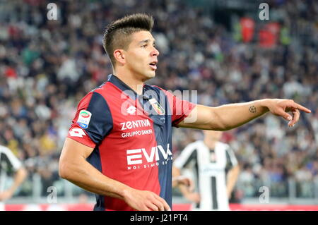 Turin, Italie. Apr 23, 2017. Giovanni Simeone (Gênes FC) au cours de la serie d'un match de football entre la Juventus FC et FC Juventus Stadium à Gênes le 23 avril 2017 à Turin, Italie. Credit : Massimiliano Ferraro/Alamy Live News Banque D'Images