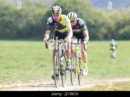 Rutland, UK. 23 avril, 2017. Rutland - Melton CiCLE Classic 2017. En photo : les concurrents de l'omerberg "ride". Photo par Dan Matthams la photographie. Crédit : Daniel Matthams/Alamy Live News Banque D'Images