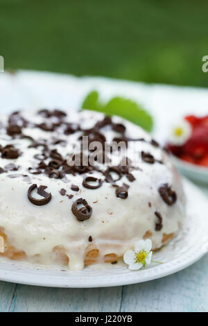 Gâteau au chocolat et crème Banque D'Images