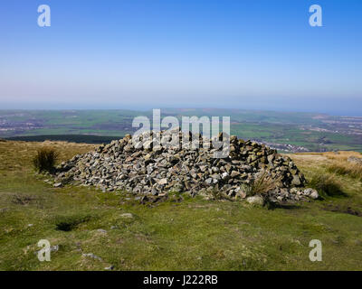 Le grand Cairn au sommet de la dent est tombée, la première est tombée sur la côte à l'autre parcours, Cumbria, Royaume-Uni Banque D'Images