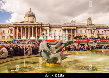 'Fête de Saint George' festivités à Trafalgar square en avril 2017 Banque D'Images