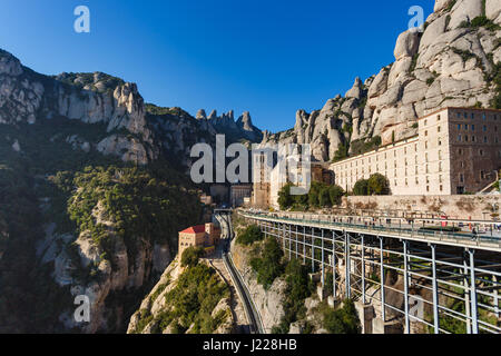 Monastère bénédictin de Santa Maria de Montserrat en Espagne, en vue de l'observation Banque D'Images