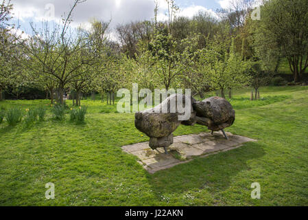 Sculptures en bois sculpté de blaireaux à Cheetham park, Stalybridge, Greater Manchester, Angleterre Banque D'Images