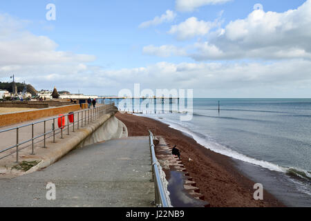 Teignmouth Grand Pier une attraction touristique populaire à Teignmouth Devon, Angleterre - la jetée victorienne a été construite en 1865 par Joseph Wilson Banque D'Images