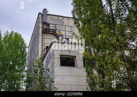 Des graffitis sur des palais de la Culture Energetik dans la ville fantôme de Pripyat de centrale nucléaire de Tchernobyl en Ukraine, la zone d'Aliénation Banque D'Images