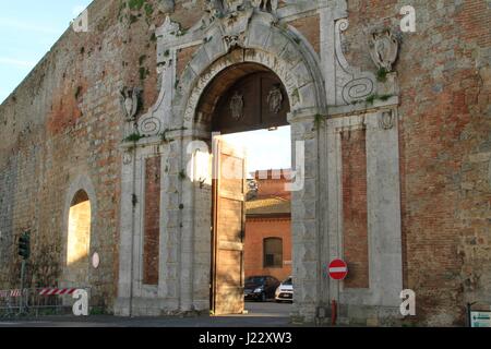 Porta Camollia à Sienne, Italie Banque D'Images