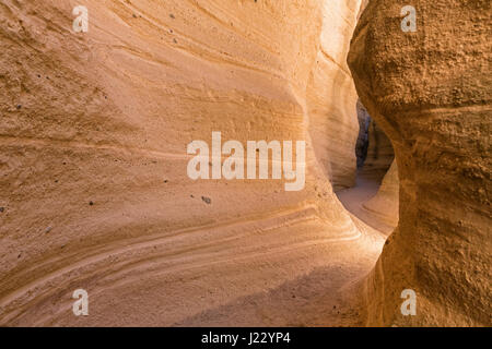 USA, Nouveau Mexique, Pajarito Plateau, Sandoval Comté, Kasha-Katuwe Tent Rocks National Monument, slot canyon Banque D'Images