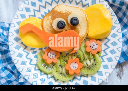 Funny elephant crêpes pour les enfants Petit déjeuner Banque D'Images