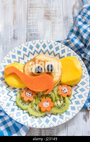 Funny elephant crêpes pour les enfants Petit déjeuner Banque D'Images