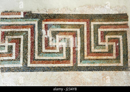 Mosaïque géométrique romain avec des croix gammées. À partir de la villa romaine près de botte, Rome. 1er siècle avant J.-C. . Musée National Romain, Rome, Italie Banque D'Images