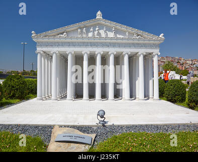 ISTANBUL, TURQUIE - 10 juillet, 2014 : Miniaturk park à Istanbul, Turquie. Modèle à l'échelle de la reconstruction de Temple de déesse Artémis. Il était situé dans Ephes Banque D'Images