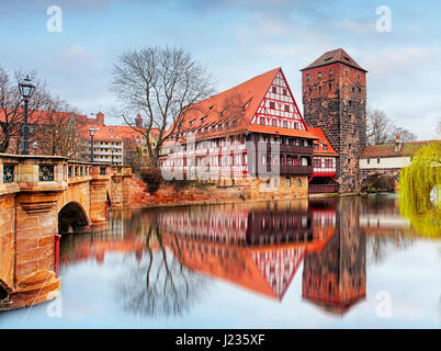 Nuremberg, Allemagne à Bridge. Banque D'Images