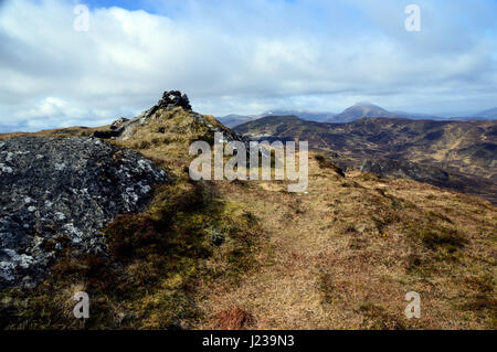 La montagne écossaise Corbett Meall & Tairneachan Mine Foss depuis le sommet de la colline, Cairn Farragon Tay Forest, les Highlands écossais. Banque D'Images