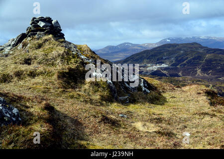 La montagne écossaise Corbett Meall & Tairneachan Mine Foss depuis le sommet de la colline, Cairn Farragon Tay Forest, les Highlands écossais. Banque D'Images