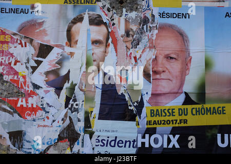 Des affiches électorales en français dans la Charente Maritime Banque D'Images