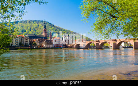 Heidelberg, Allemagne, vue sur la vieille ville du bord de rivière Neckar Banque D'Images