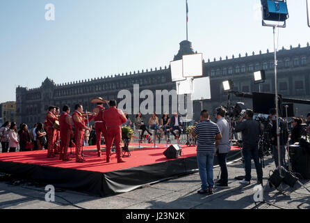 Le tournage de l'émission de télévision du matin Despierta America dans le Zocalo de Mexico City, Mexique Banque D'Images