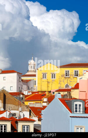 Un après-midi ensoleillé sur Alfama, Lisbonne, Portugal Banque D'Images