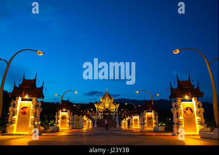 Chiang Mai, Thaïlande - Sept 29,2010:ciel crépusculaire de la Royal Flora Ratchaphruek était un festival des fleurs s'est tenu le 1 novembre 2006 au 31 janvier 2007 dans la Banque D'Images