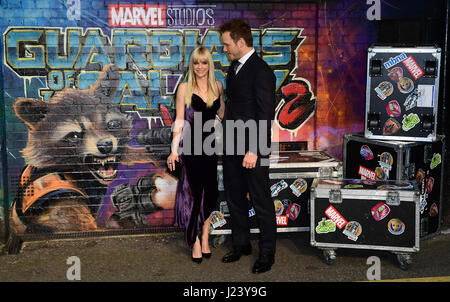 Chris Pratt et Anna Faris participant à la première européenne de gardiens de la Galaxie Vol. 2 tenue à l'Eventim Apollo, Londres. ASSOCIATION DE PRESSE Photo. Photo date : lundi 24 avril, 2017. Voir PA story SHOWBIZ Galaxie. Crédit photo doit se lire : Ian West/PA Wire Banque D'Images