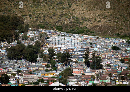 Imizamo Yethu, une réunion informelle de règlement des Xhosa logement improvisé fait de contreplaqué, métal ondulé, et d'autres matériaux, dans la région de la vallée de Hout Bay. Banque D'Images