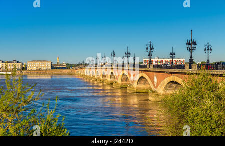 Pont de pierre, un vieux pont à Bordeaux - Aquitaine, France Banque D'Images