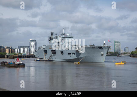 Porte-avions de la Royal Navy dans l'océan Greenwich London England UK Banque D'Images