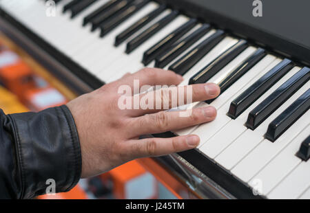 Clavier piano synthétiseur avec part Banque D'Images