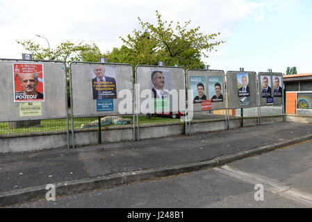 Paris, France. Apr 23, 2017. Conflans Sainte Honorine bureau de vote lors du premier tour des élections présidentielles en France. Credit : Fausto Marci/Alamy Live News Banque D'Images