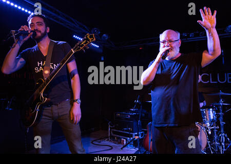 Milan, Italie. Apr 23, 2017. L'Américain KYLE GASS BAND effectue sur scène au Club durant la légende "Thundering Herd Tour 2017' Credit : Rodolfo Sassano/Alamy Live News Banque D'Images